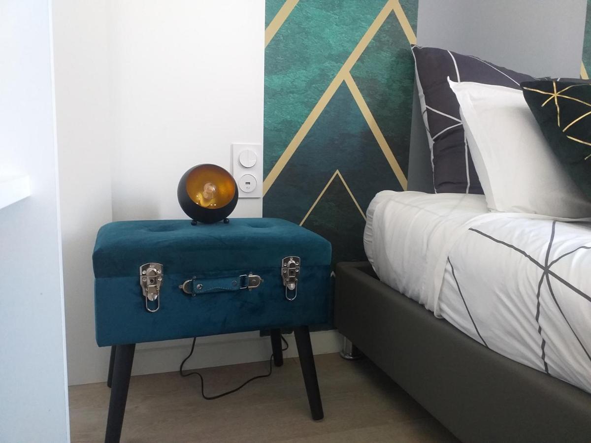 Les Volets Bleus - Deux Appartements Et Un Studio, Jardin Бурж Екстер'єр фото