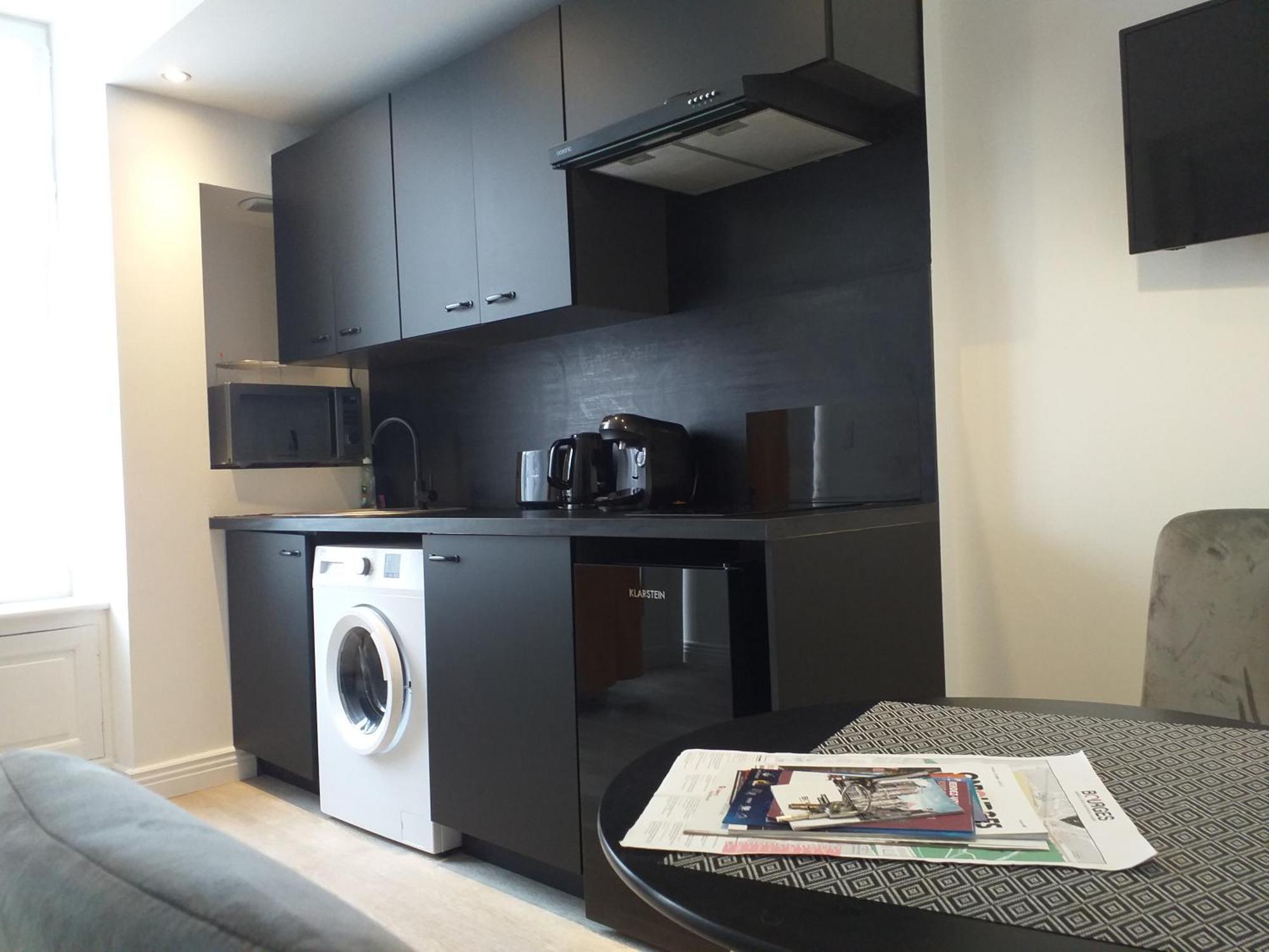 Les Volets Bleus - Deux Appartements Et Un Studio, Jardin Бурж Номер фото