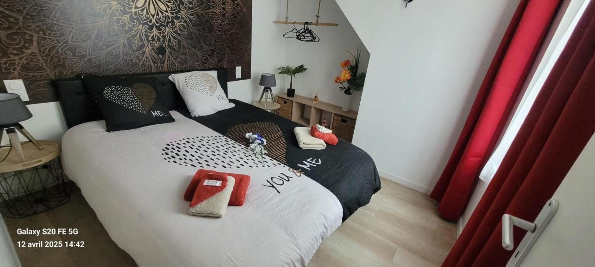 Les Volets Bleus - Deux Appartements Et Un Studio, Jardin Бурж Екстер'єр фото