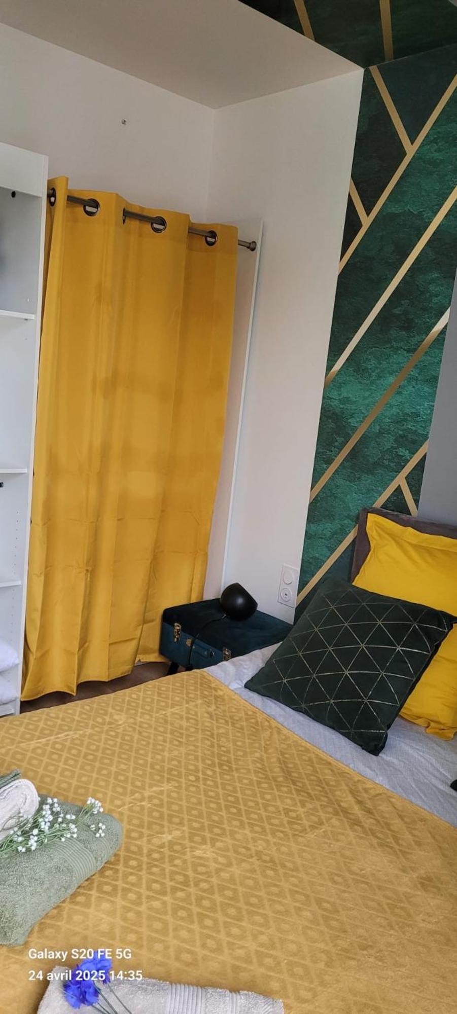 Les Volets Bleus - Deux Appartements Et Un Studio, Jardin Бурж Екстер'єр фото